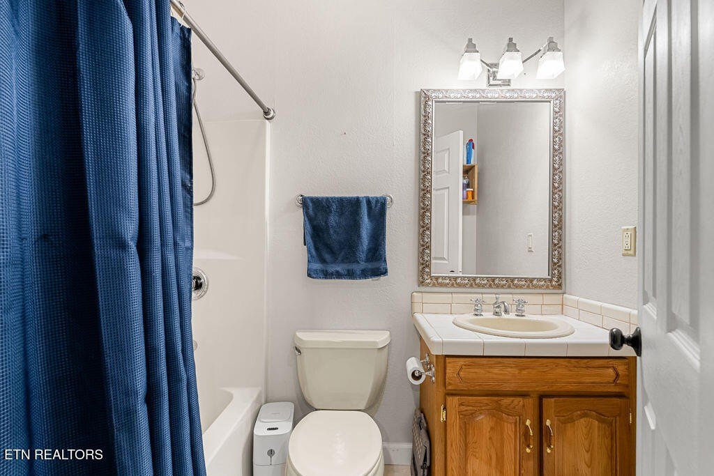 Lenoir City, Tennessee, 37771, United States, 4 Bedrooms Bedrooms, ,3.5 BathroomsBathrooms,Residential,Forsale,1960213