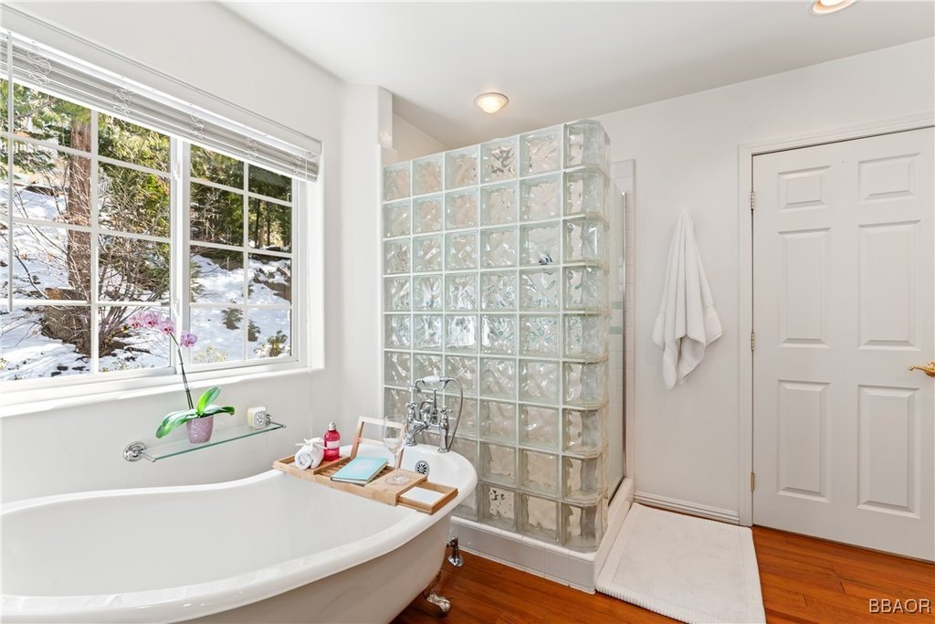 Lake Arrowhead, California, 92317, United States, 4 Bedrooms Bedrooms, ,4 BathroomsBathrooms,Residential,Forsale,1886288