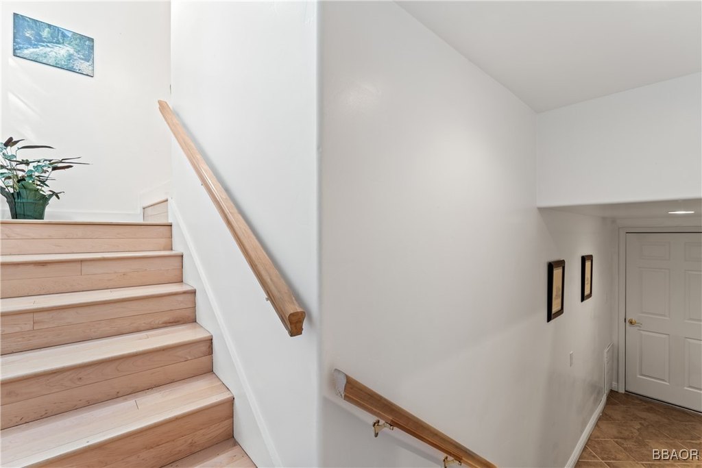 Lake Arrowhead, California, 92317, United States, 4 Bedrooms Bedrooms, ,4 BathroomsBathrooms,Residential,Forsale,1886288