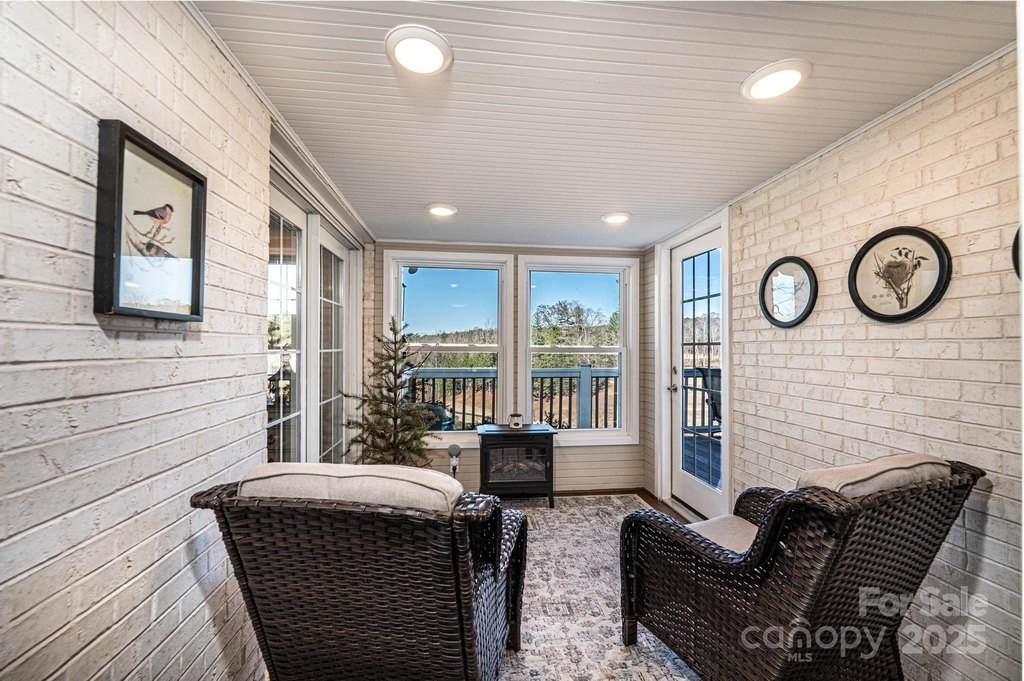 Hickory, North Carolina, 28601, United States, 3 Bedrooms Bedrooms, ,2 BathroomsBathrooms,Residential,Forsale,2014455