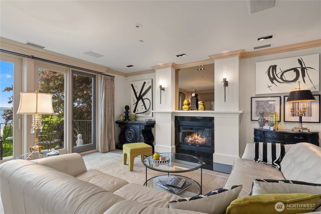 Kirkland, Washington, 98033, United States, 3 Bedrooms Bedrooms, ,3 BathroomsBathrooms,Residential,Forsale,1965877