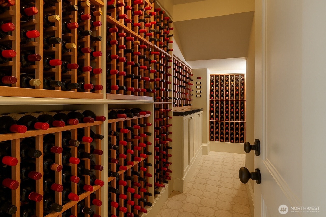 Kirkland, Washington, 98033, United States, 3 Bedrooms Bedrooms, ,3 BathroomsBathrooms,Residential,Forsale,1965877