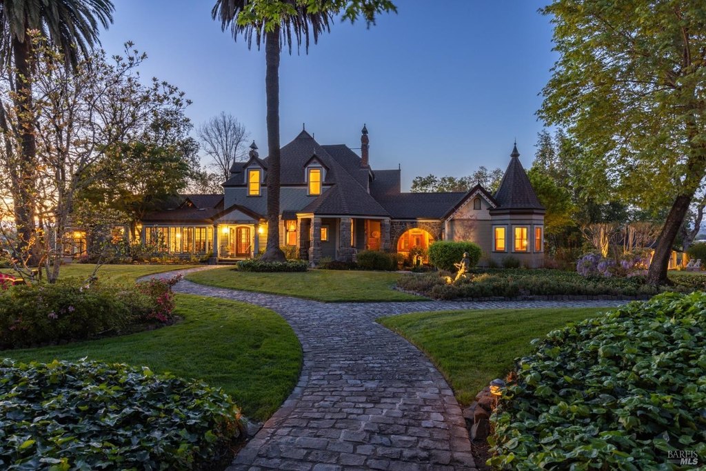 Windsor, California, 95492, United States, 5 Bedrooms Bedrooms, ,4 BathroomsBathrooms,Residential,Forsale,2004744