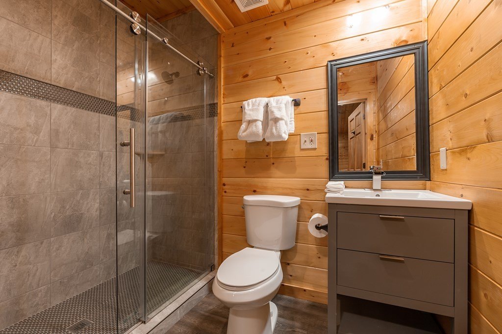 Sevierville, Tennessee, 37862, United States, 3 Bedrooms Bedrooms, ,6.5 BathroomsBathrooms,Residential,Forsale,2011936