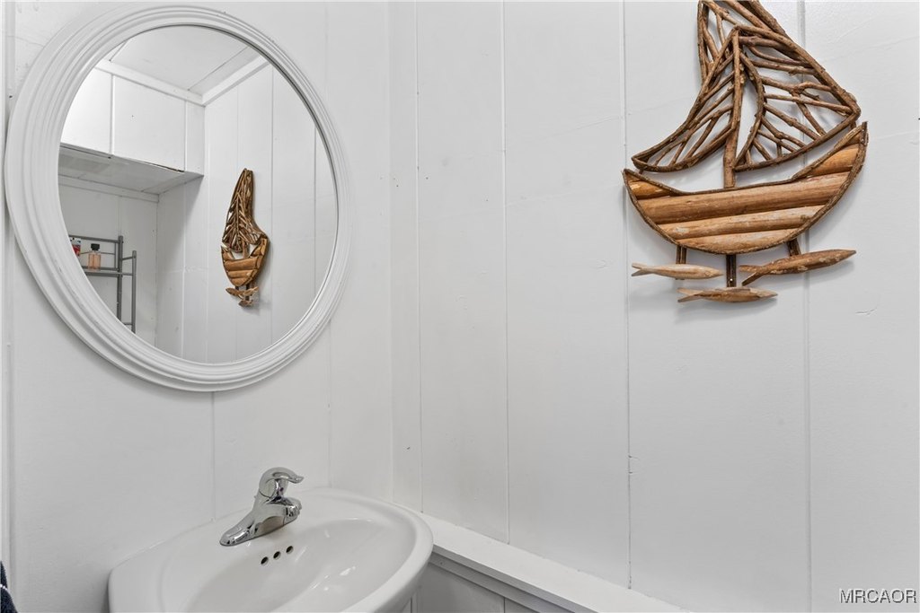 Lake Arrowhead, California, 92352, United States, 2 Bedrooms Bedrooms, ,2 BathroomsBathrooms,Residential,Forsale,1971035