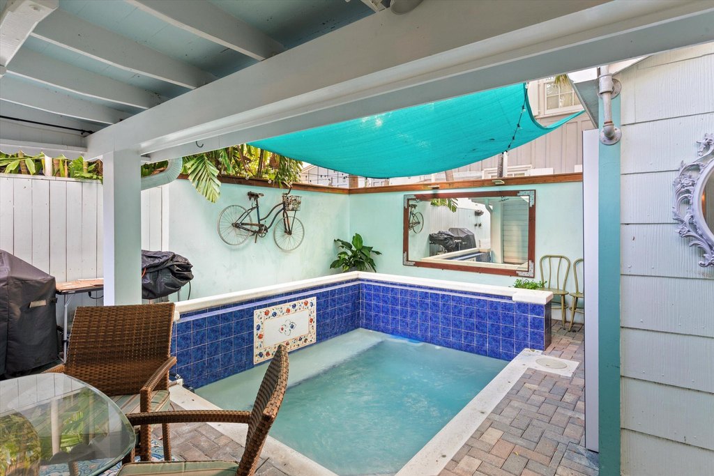 Key West, Florida, 33040, United States, 3 Bedrooms Bedrooms, ,1.5 BathroomsBathrooms,Residential,Forsale,1972001