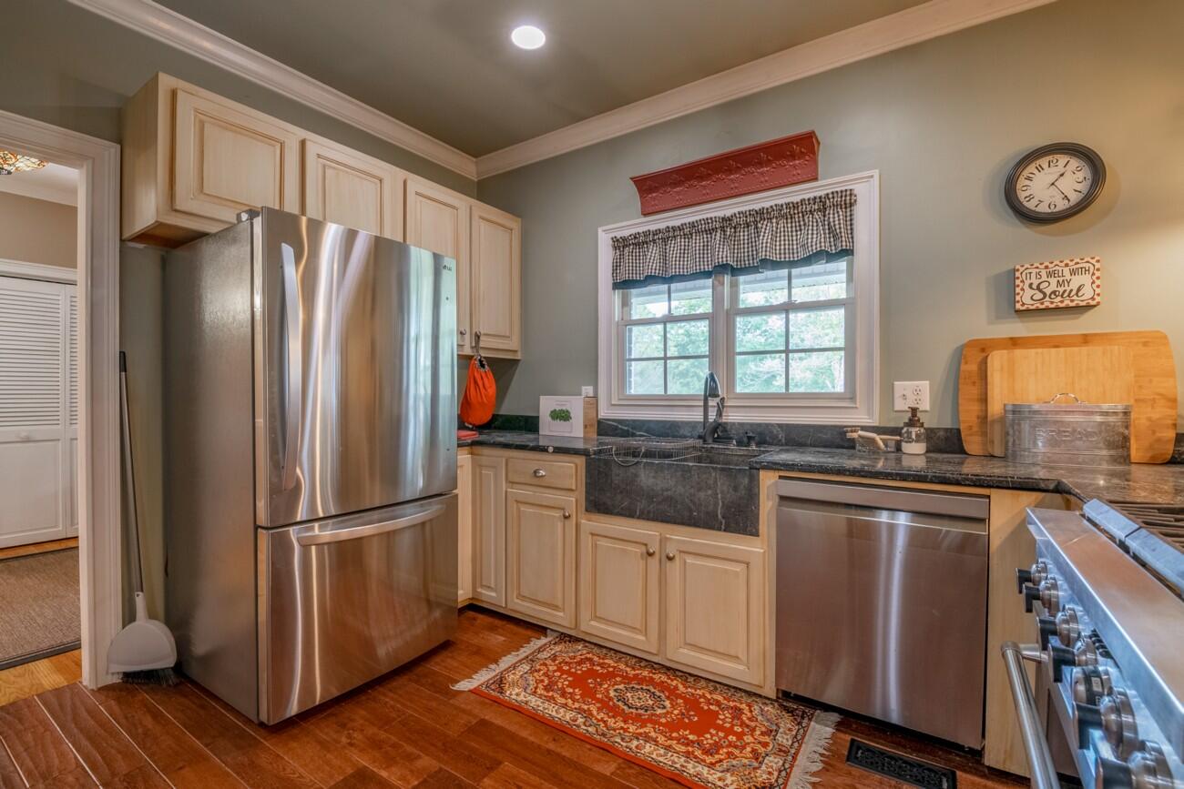 Calhoun, Georgia, 30701, United States, 5 Bedrooms Bedrooms, ,4 BathroomsBathrooms,Residential,Forsale,1963598