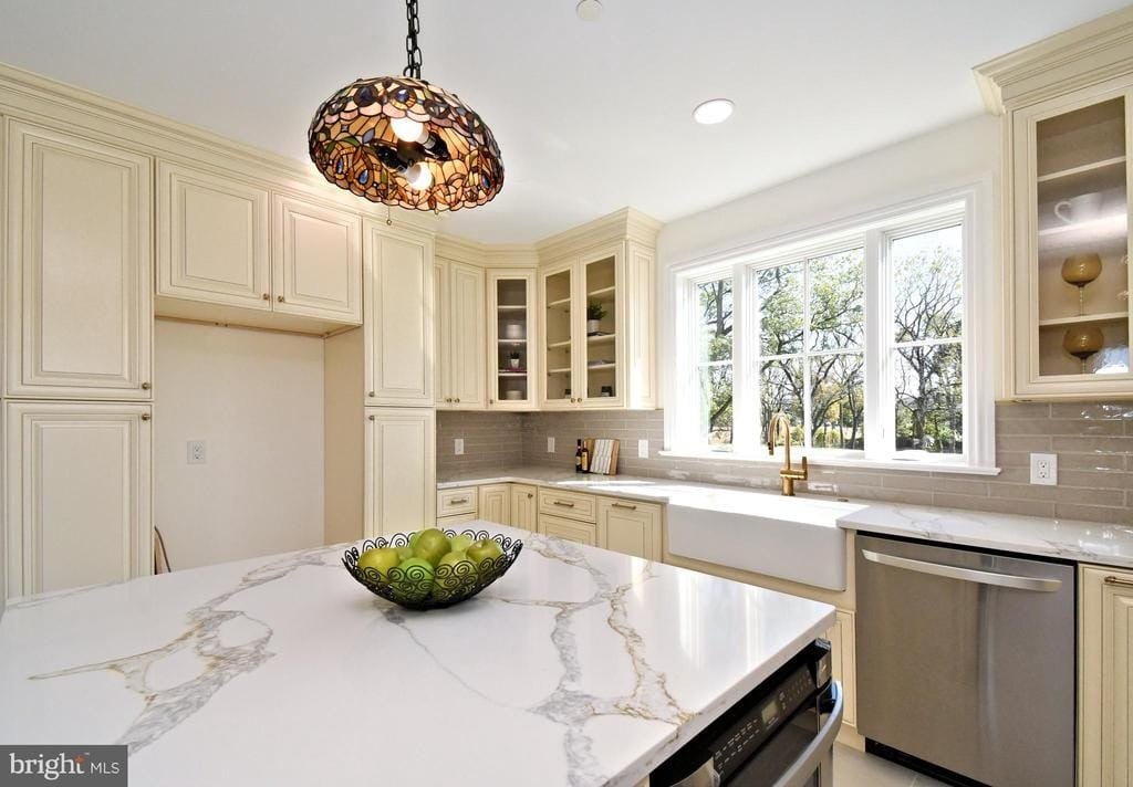 FURLONG, Pennsylvania, 18925, United States, 6 Bedrooms Bedrooms, ,3.5 BathroomsBathrooms,Residential,Forsale,1973387