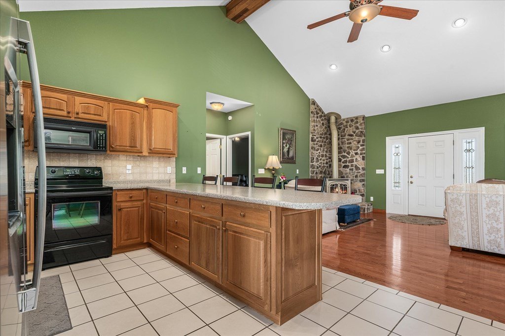 Byrdstown, Tennessee, 38549, United States, 3 Bedrooms Bedrooms, ,3 BathroomsBathrooms,Residential,Forsale,1967348