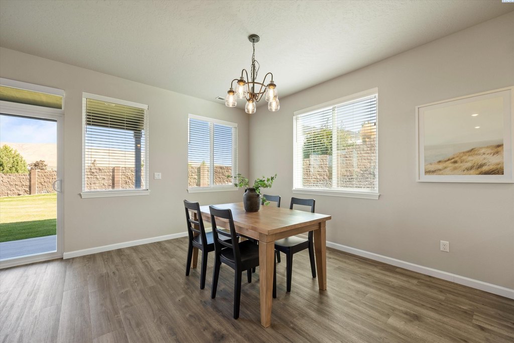 Richland, Washington, 99352, United States, 4 Bedrooms Bedrooms, ,2.5 BathroomsBathrooms,Residential,Forsale,1990696