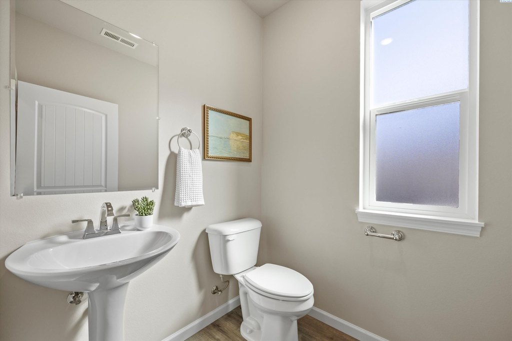 Richland, Washington, 99352, United States, 4 Bedrooms Bedrooms, ,2.5 BathroomsBathrooms,Residential,Forsale,1990696