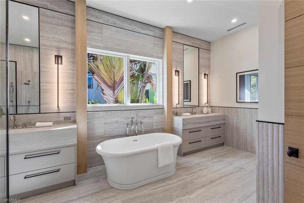 NAPLES, Florida, 34102, United States, 5 Bedrooms Bedrooms, ,5.5 BathroomsBathrooms,Residential,Forsale,2011524