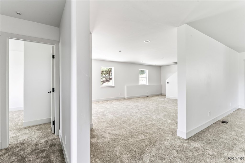 Lake Arrowhead, California, 92352, United States, 3 Bedrooms Bedrooms, ,4 BathroomsBathrooms,Residential,Forsale,1886286