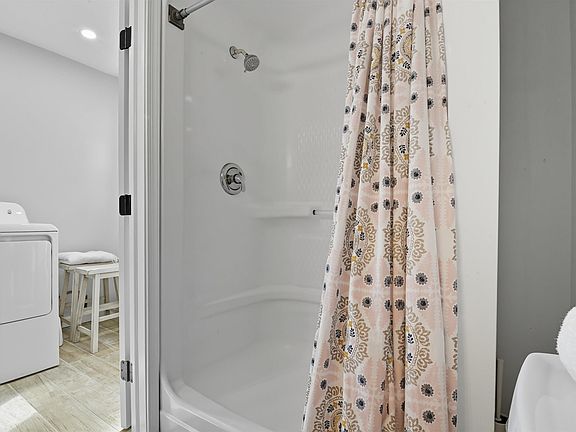 Margate, New Jersey, 08402, United States, 1 Bedroom Bedrooms, ,2 BathroomsBathrooms,Residential,Forsale,1967253