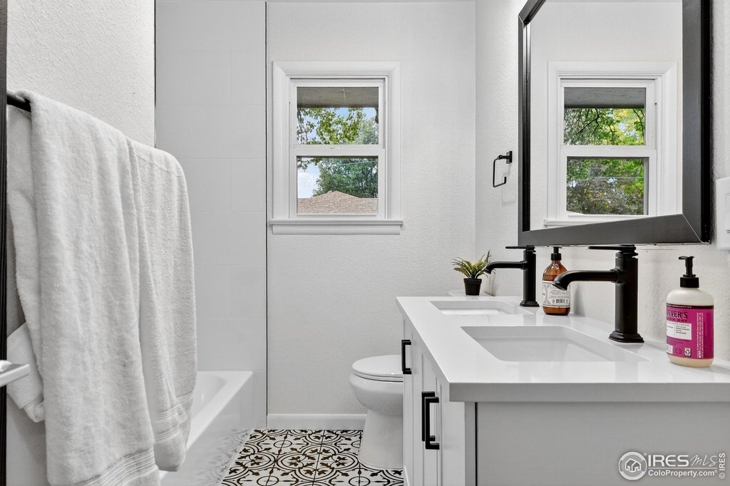 Loveland, Colorado, 80537, United States, 4 Bedrooms Bedrooms, ,2 BathroomsBathrooms,Residential,Forsale,2000013