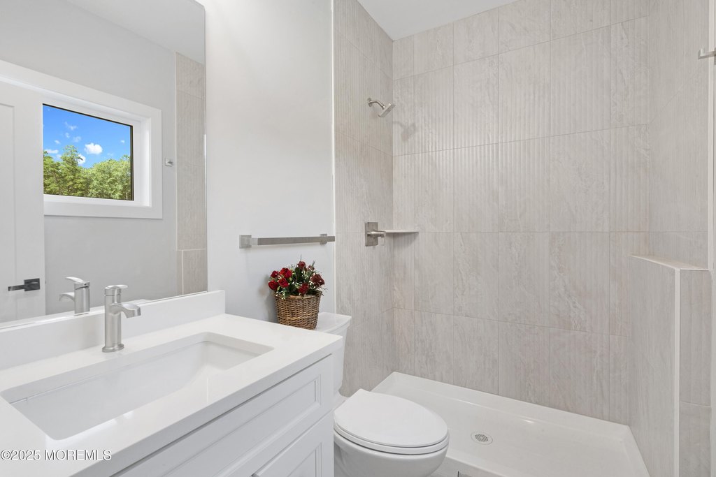 Howell, New Jersey, 07731, United States, 6 Bedrooms Bedrooms, ,5.5 BathroomsBathrooms,Residential,Forsale,1984568