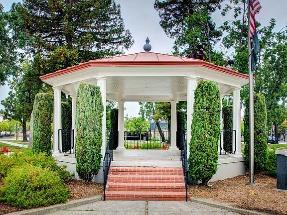 Petaluma, California, 94952, United States, 4 Bedrooms Bedrooms, ,3 BathroomsBathrooms,Residential,Forsale,1985922