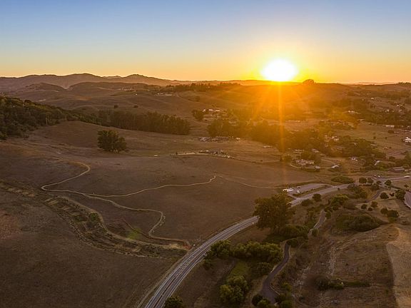 Petaluma, California, 94952, United States, 4 Bedrooms Bedrooms, ,3 BathroomsBathrooms,Residential,Forsale,1985922