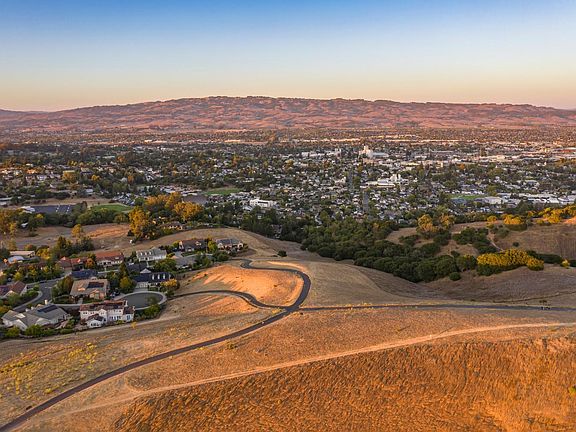 Petaluma, California, 94952, United States, 4 Bedrooms Bedrooms, ,3 BathroomsBathrooms,Residential,Forsale,1985922