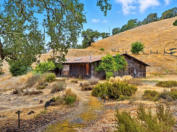 Cloverdale, California, 95425, United States, 3 Bedrooms Bedrooms, ,3 BathroomsBathrooms,Residential,Forsale,1985929