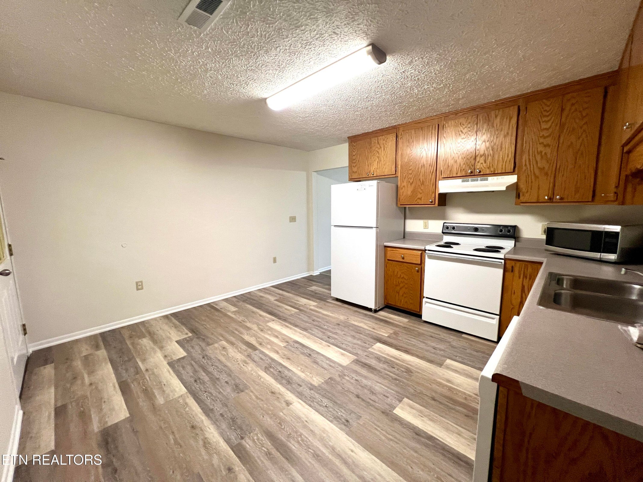 Kodak, Tennessee, 37764, United States, 2 Bedrooms Bedrooms, ,2 BathroomsBathrooms,Residential,Forsale,1973589