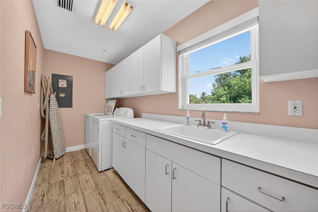 Captiva, Florida, 33924, United States, 4 Bedrooms Bedrooms, ,3.5 BathroomsBathrooms,Residential,Forsale,1971928