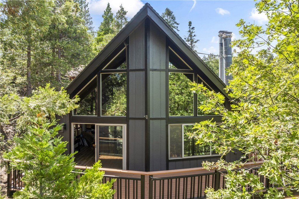 Lake Arrowhead, California, 92352, United States, 4 Bedrooms Bedrooms, ,3 BathroomsBathrooms,Residential,Forsale,1971037