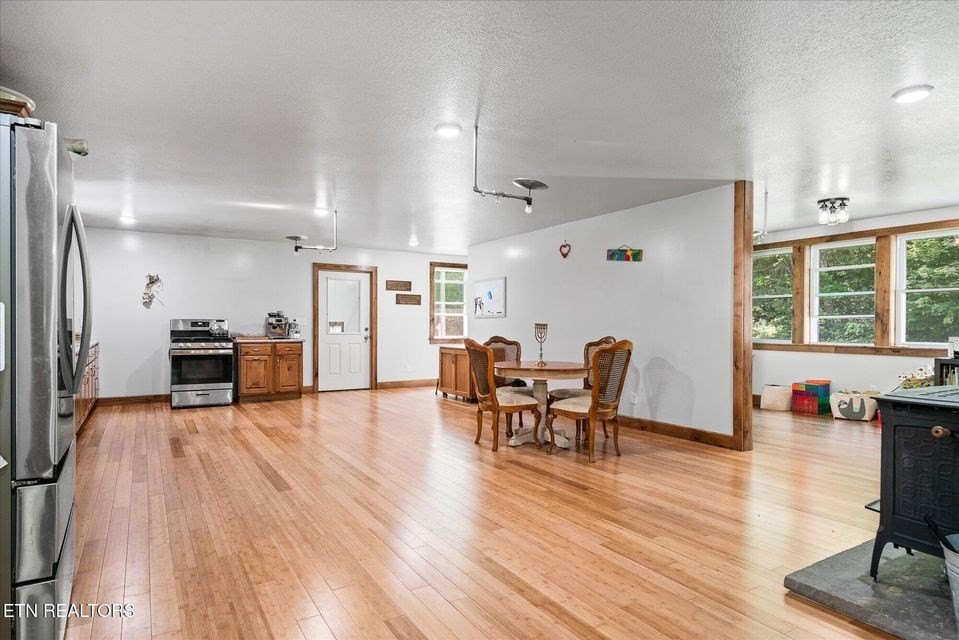 Deer Lodge, Tennessee, 37726, United States, 6 Bedrooms Bedrooms, ,2 BathroomsBathrooms,Residential,Forsale,1929820