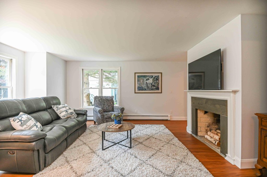 York, Maine, 03909, United States, 3 Bedrooms Bedrooms, ,3 BathroomsBathrooms,Residential,Forsale,1968210