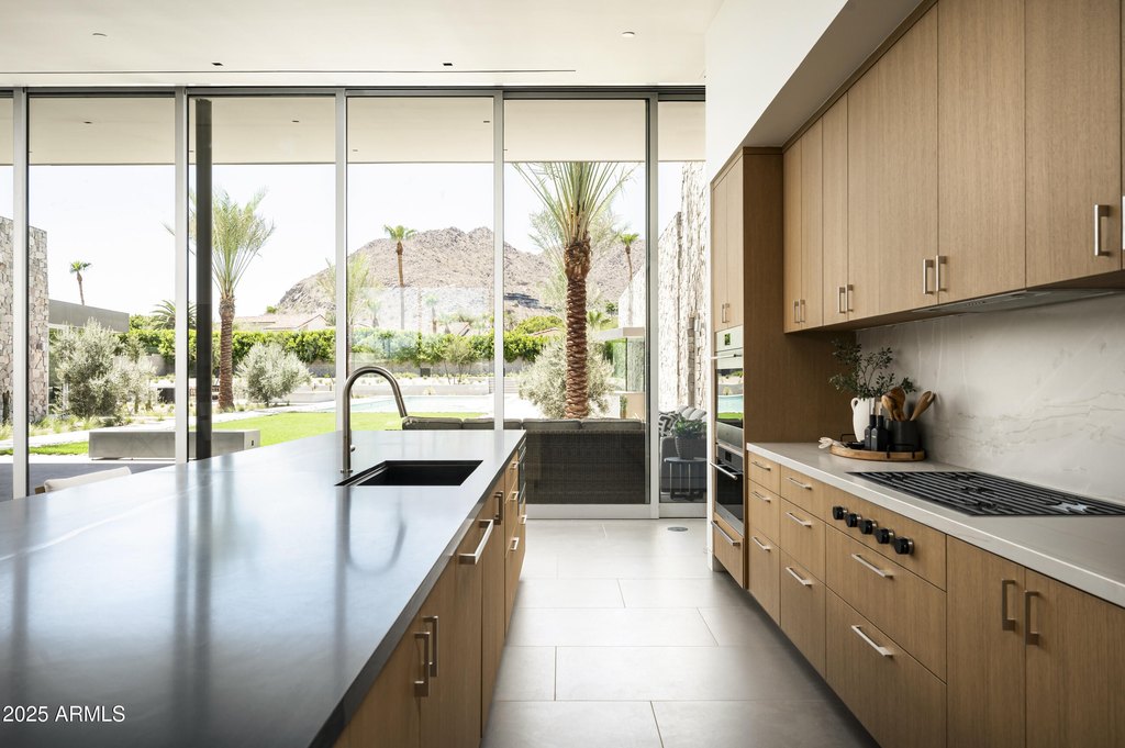 Paradise Valley, Arizona, 85253, United States, 5 Bedrooms Bedrooms, ,6 BathroomsBathrooms,Residential,Forsale,2000265