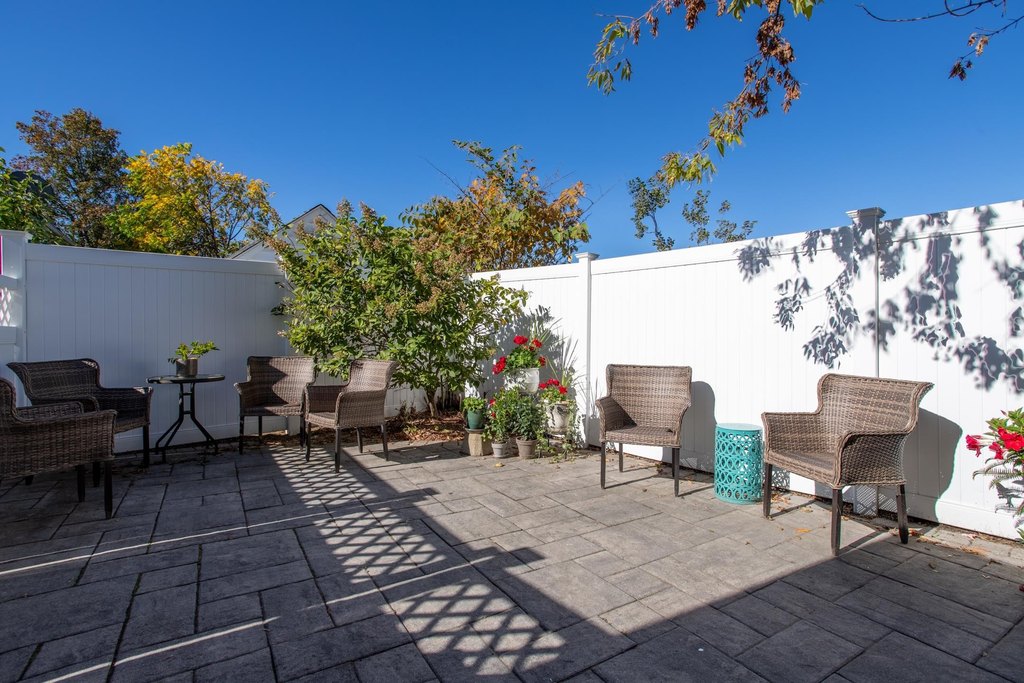 Portsmouth, New Hampshire, 03801, United States, 3 Bedrooms Bedrooms, ,2 BathroomsBathrooms,Residential,Forsale,2002416