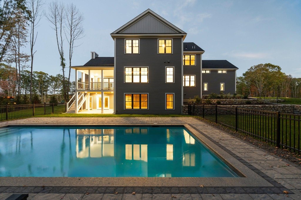 Newington, New Hampshire, 03801, United States, 4 Bedrooms Bedrooms, ,4.5 BathroomsBathrooms,Residential,Forsale,2002401