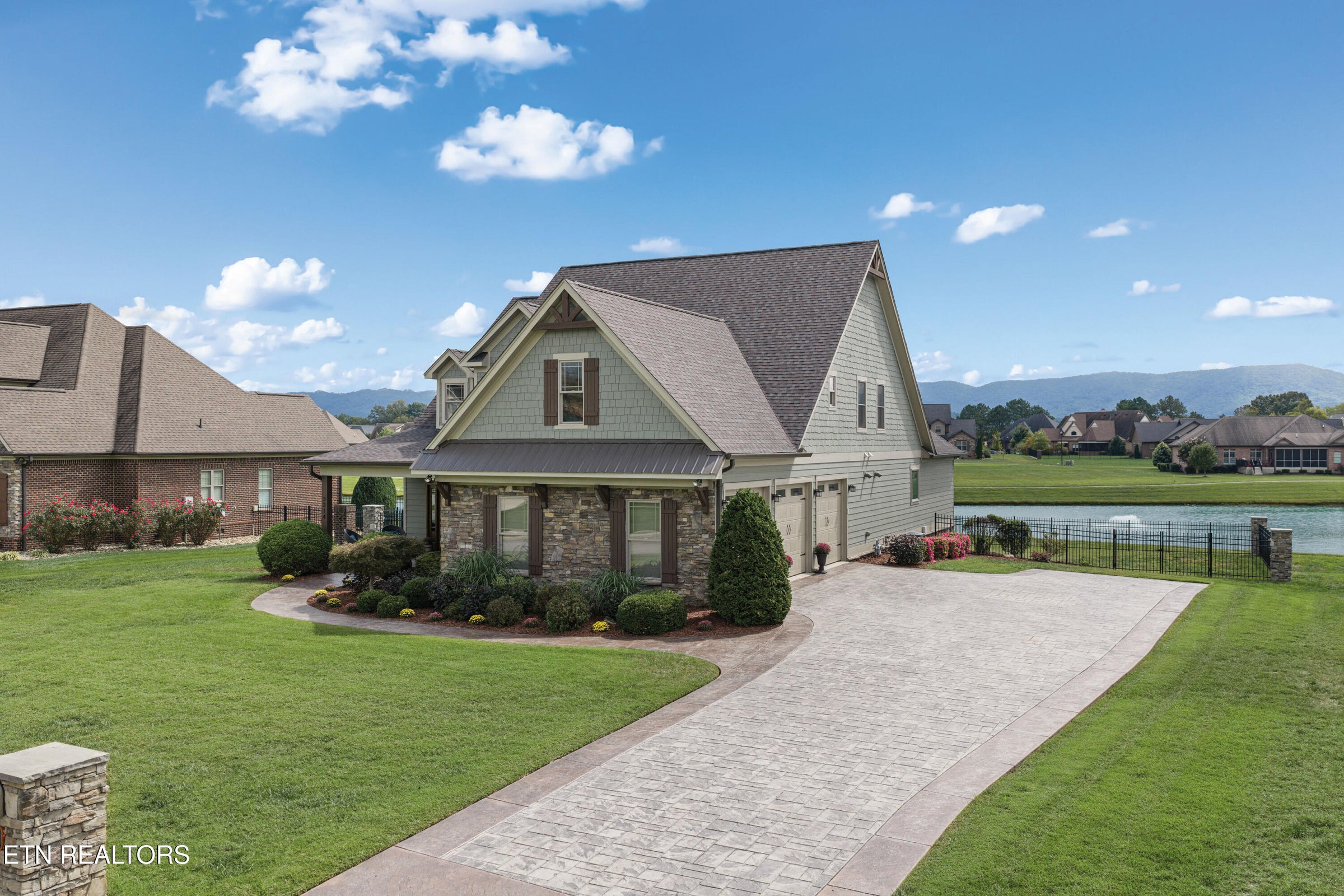 Maryville, Tennessee, 37804, United States, 4 Bedrooms Bedrooms, ,2 BathroomsBathrooms,Residential,Forsale,1973599