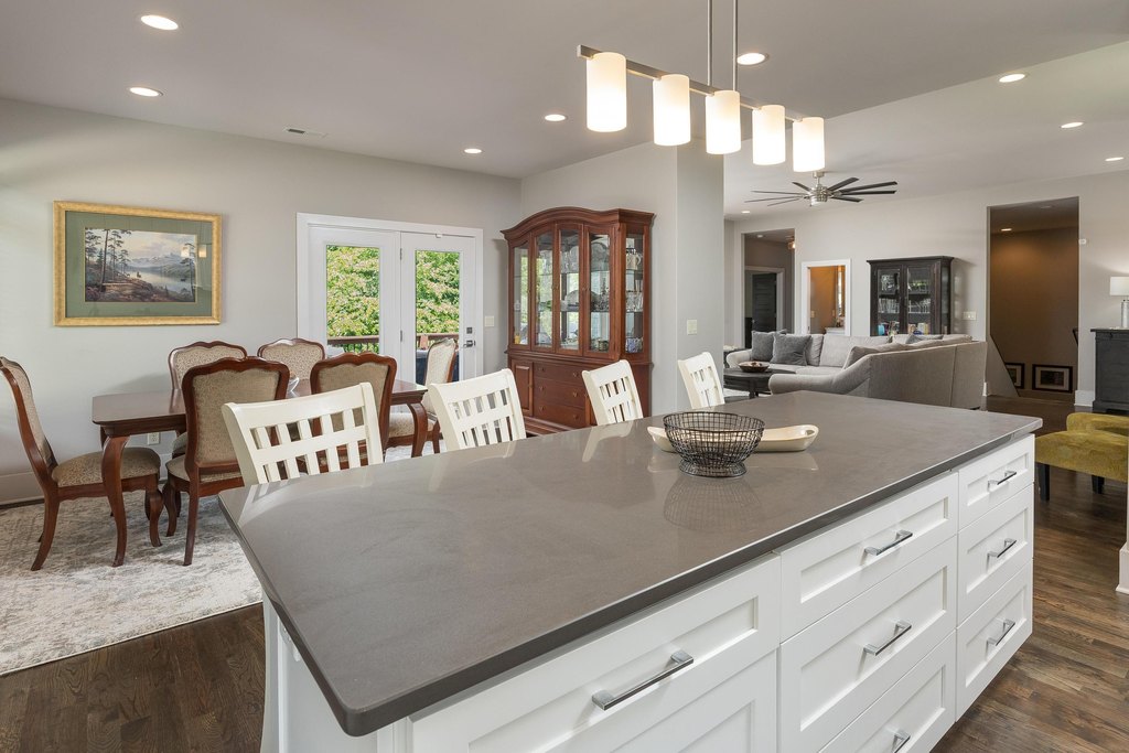 Harrison, Tennessee, 37341, United States, 4 Bedrooms Bedrooms, ,2.5 BathroomsBathrooms,Residential,Forsale,1922197