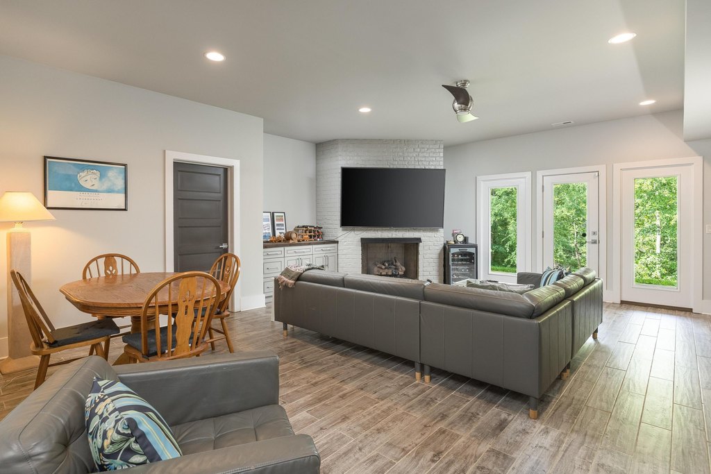 Harrison, Tennessee, 37341, United States, 4 Bedrooms Bedrooms, ,2.5 BathroomsBathrooms,Residential,Forsale,1922197