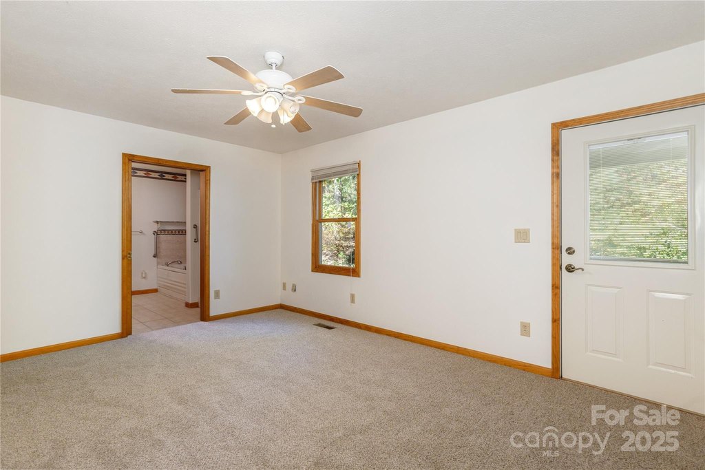 Hendersonville, North Carolina, 28792, United States, 3 Bedrooms Bedrooms, ,3 BathroomsBathrooms,Residential,Forsale,2004301