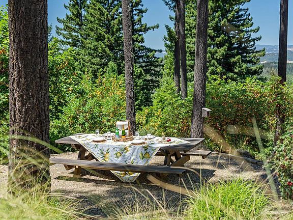 Healdsburg, California, 95448, United States, 3 Bedrooms Bedrooms, ,3.5 BathroomsBathrooms,Residential,Forsale,2014497