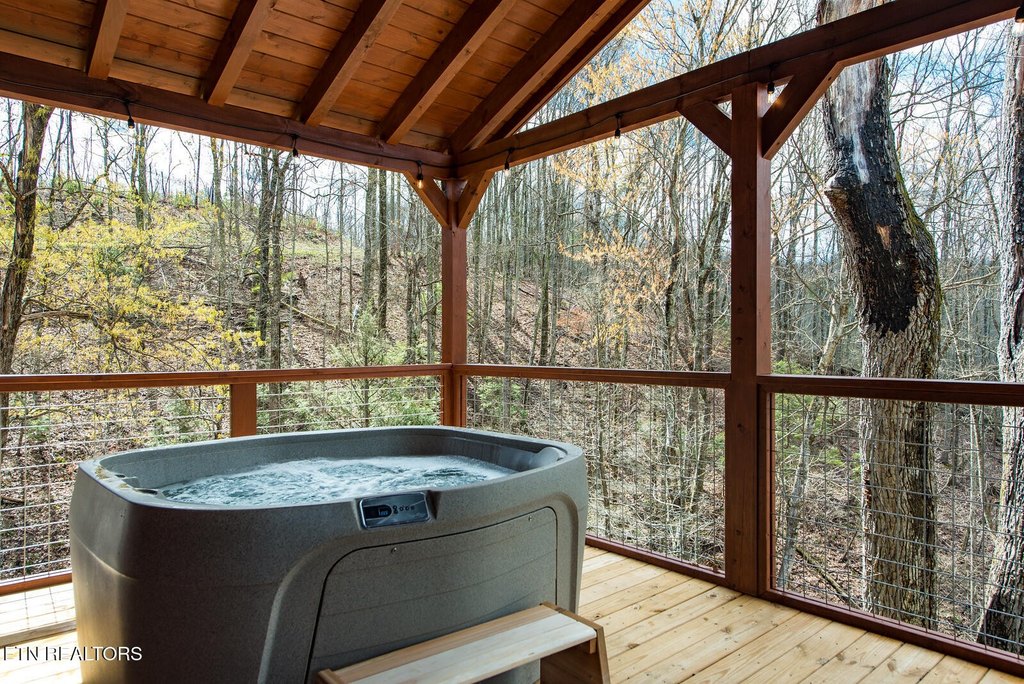 Gatlinburg, Tennessee, 37738, United States, 4 Bedrooms Bedrooms, ,4 BathroomsBathrooms,Residential,Forsale,1910238