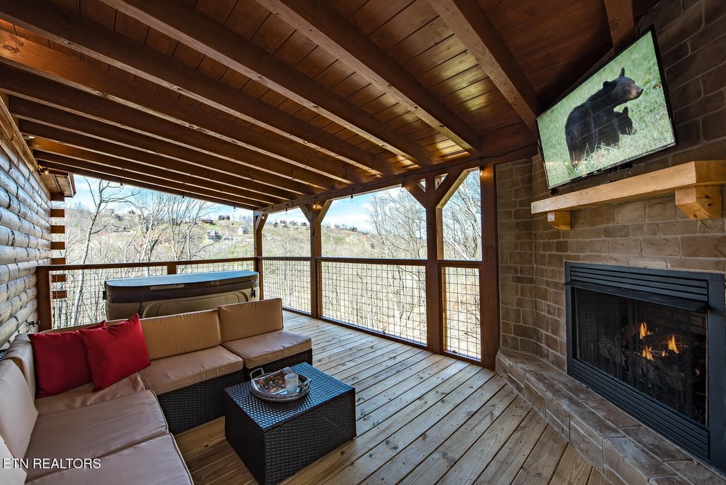 Gatlinburg, Tennessee, 37738, United States, 4 Bedrooms Bedrooms, ,4 BathroomsBathrooms,Residential,Forsale,1910238