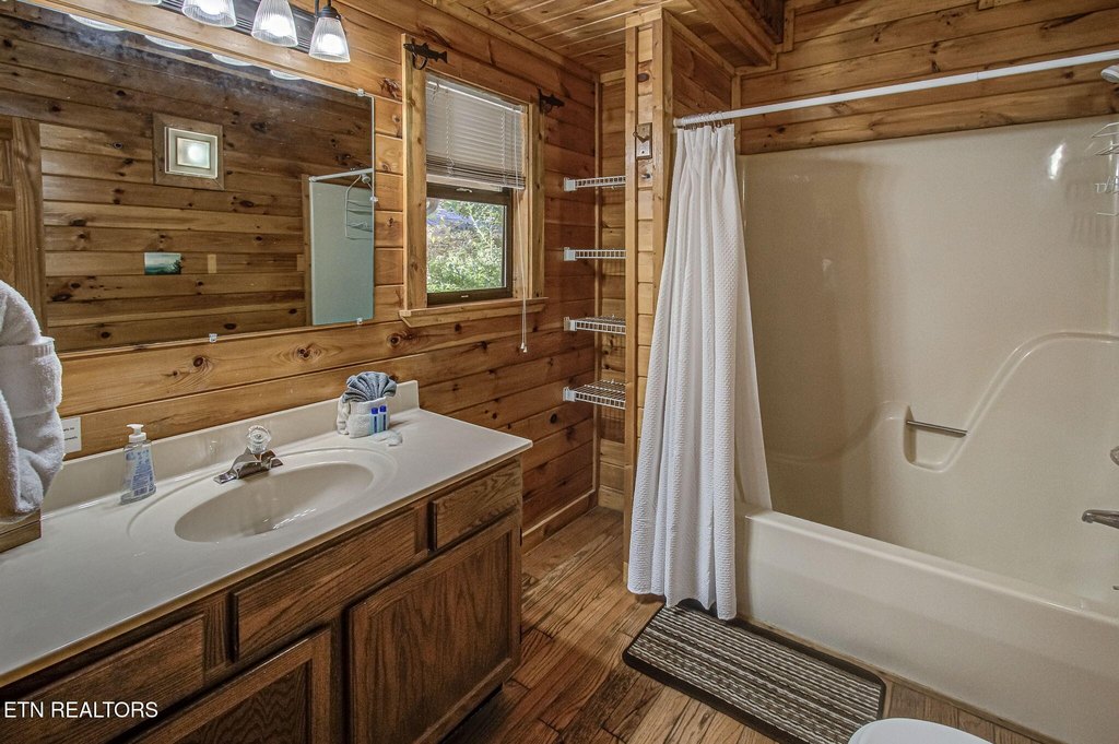 Sevierville, Tennessee, 37862, United States, 2 Bedrooms Bedrooms, ,3 BathroomsBathrooms,Residential,Forsale,1973610