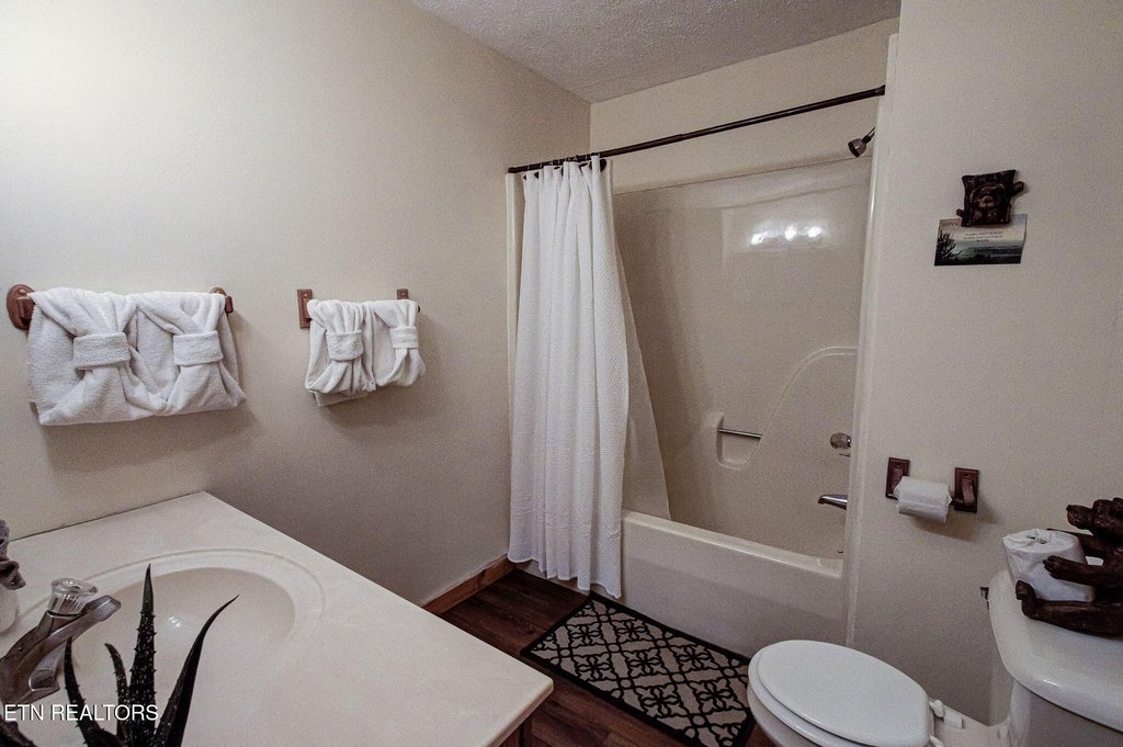 Sevierville, Tennessee, 37862, United States, 2 Bedrooms Bedrooms, ,3 BathroomsBathrooms,Residential,Forsale,1973610