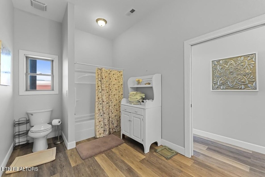 Pikeville, Tennessee, 37367, United States, 4 Bedrooms Bedrooms, ,3.5 BathroomsBathrooms,Residential,Forsale,1886011