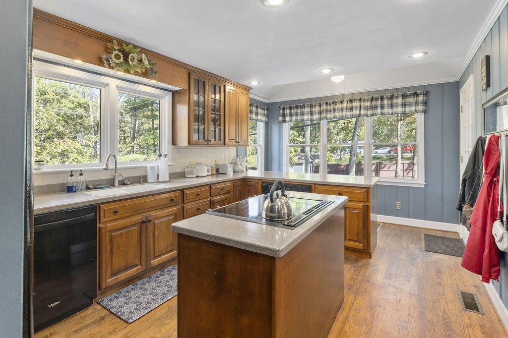 Signal Mountain, Tennessee, 37377, United States, 4 Bedrooms Bedrooms, ,2.5 BathroomsBathrooms,Residential,Forsale,2004666