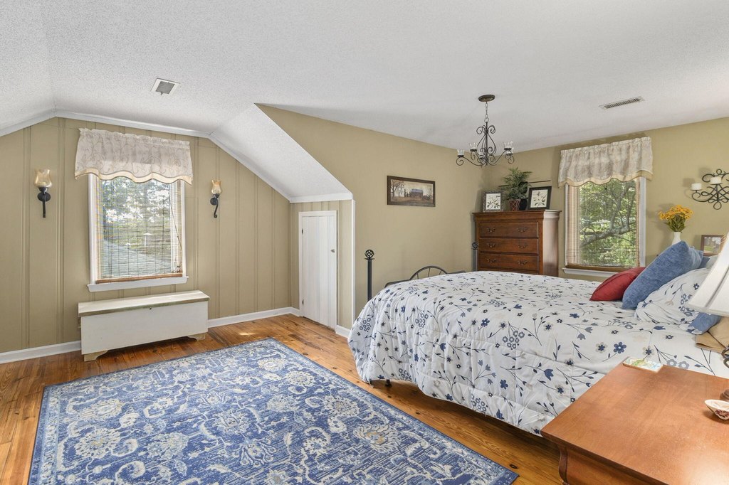 Signal Mountain, Tennessee, 37377, United States, 4 Bedrooms Bedrooms, ,2.5 BathroomsBathrooms,Residential,Forsale,2004666