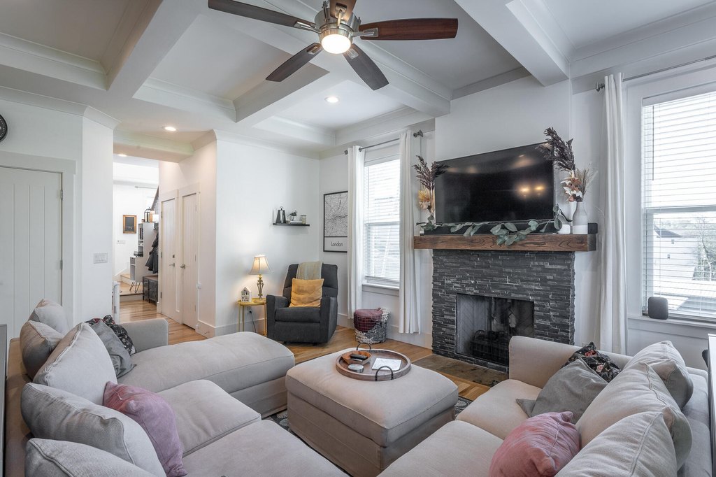 Chattanooga, Tennessee, 37405, United States, 4 Bedrooms Bedrooms, ,3.5 BathroomsBathrooms,Residential,Forsale,1995329