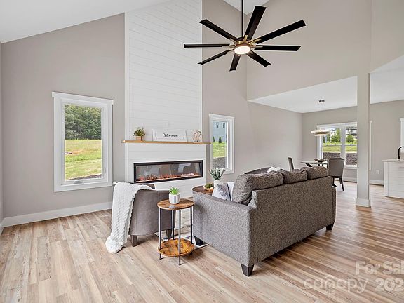 Asheville, North Carolina, 28806, United States, 3 Bedrooms Bedrooms, ,2 BathroomsBathrooms,Residential,Forsale,1986000