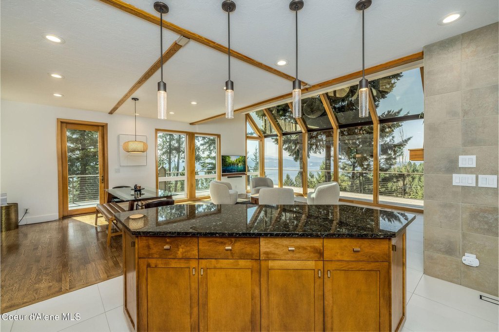 Coeur d'Alene, Idaho, 83814, United States, 4 Bedrooms Bedrooms, ,3 BathroomsBathrooms,Residential,Forsale,1960021