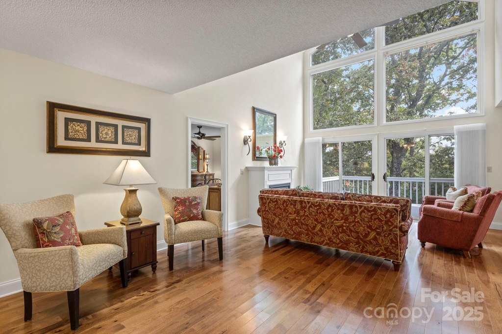 Flat Rock, North Carolina, 28731, United States, 4 Bedrooms Bedrooms, ,4 BathroomsBathrooms,Residential,Forsale,1985994