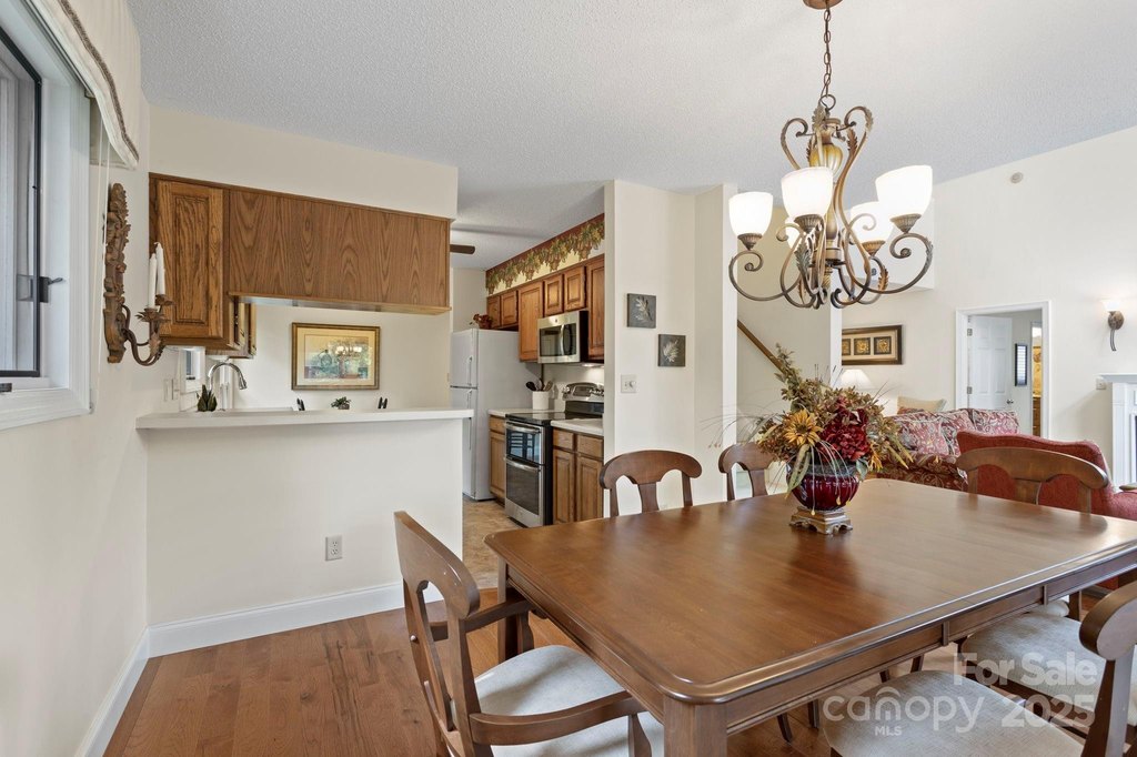 Flat Rock, North Carolina, 28731, United States, 4 Bedrooms Bedrooms, ,4 BathroomsBathrooms,Residential,Forsale,1985994