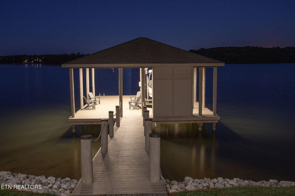 Loudon, Tennessee, 37774, United States, 5 Bedrooms Bedrooms, ,4.5 BathroomsBathrooms,Residential,Forsale,1999436